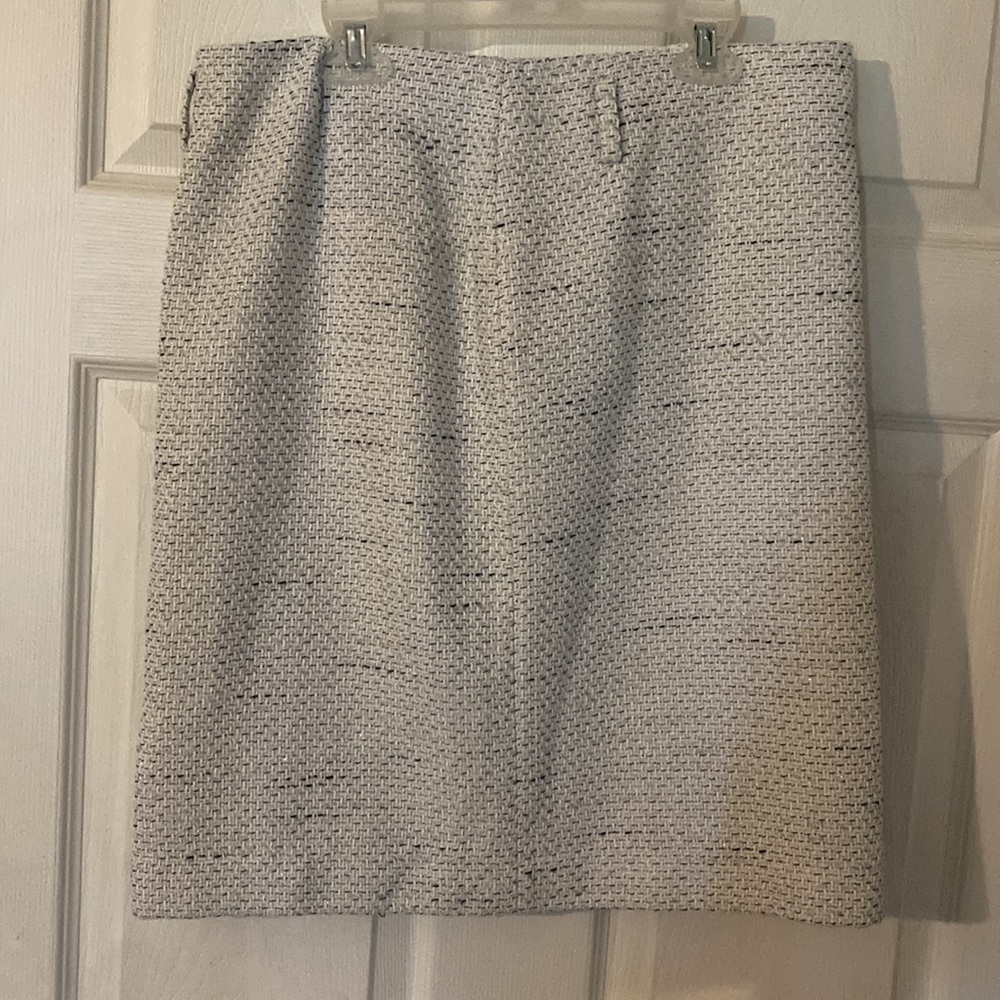 White House black market skirt | NWOT